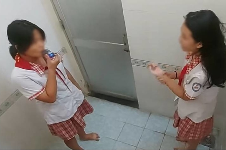 Phản ứng và hỗ trợ
